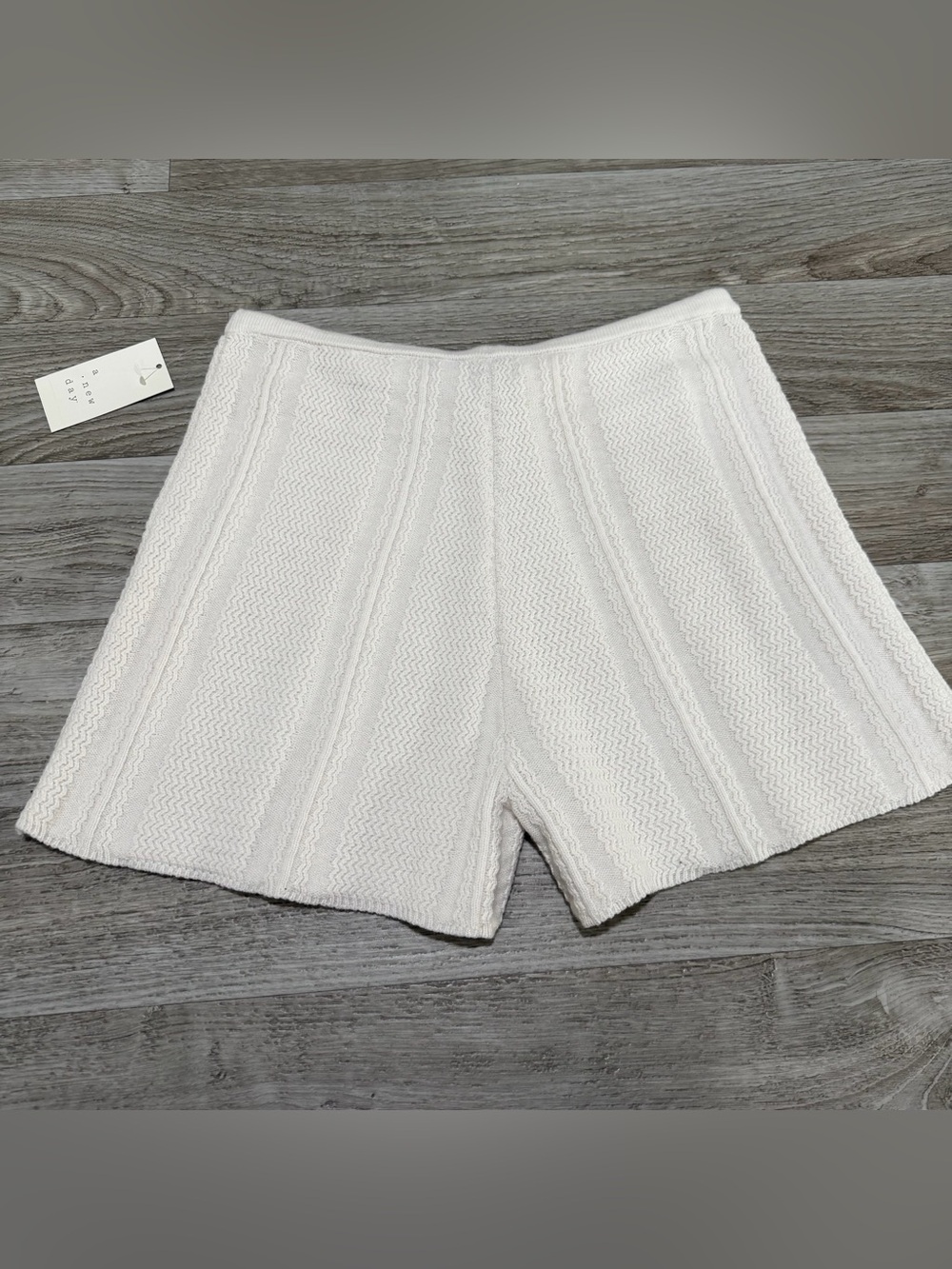 A New Day Women’s High Rise Cream Knit Shorts Size Small - Picture 3 of 7